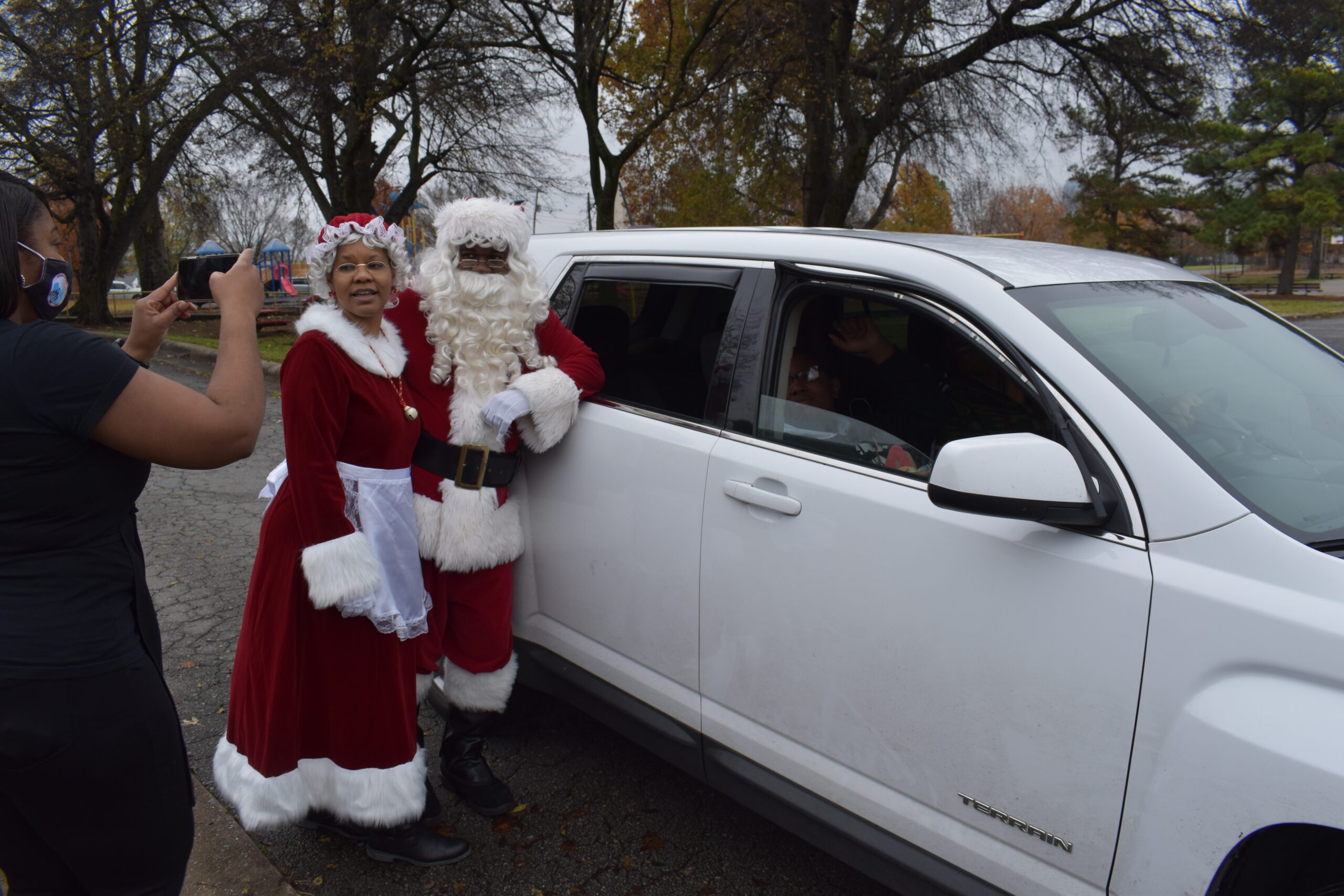 Jack and Jill mom, ShaRhonda Love takes photo of Santa & Mrs. Claus with kiddos